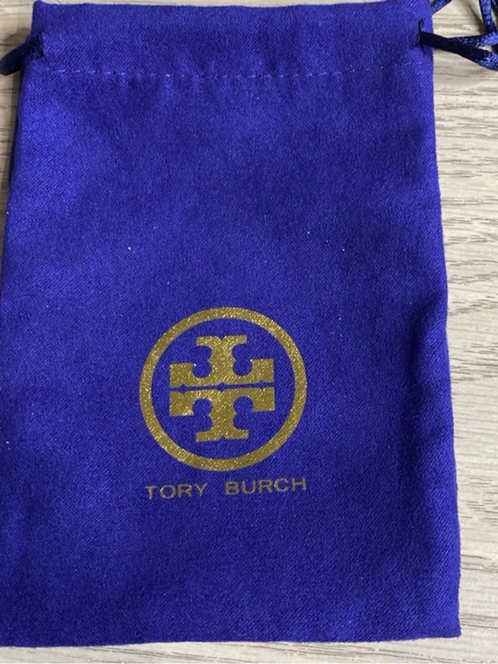 New Tory Burch Gold Stud Logo Earrings With Pouch - Picture 4 of 4